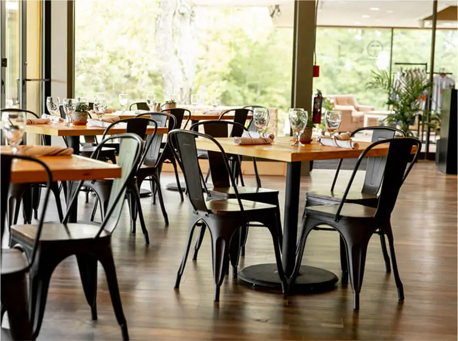 Cozy dining space at Hef's Hut in Vernon Township, NJ, featuring great decor and a relaxed atmosphere within the Great Gorge area.