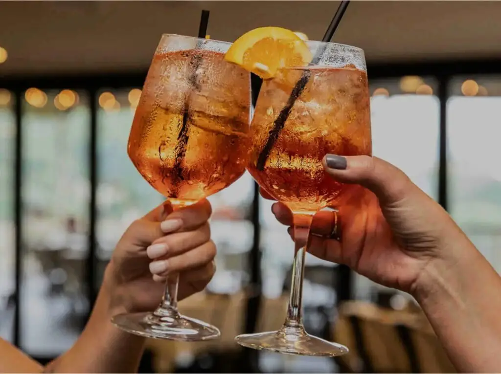 Hef's Hut Bar & grill refreshing drinks. 