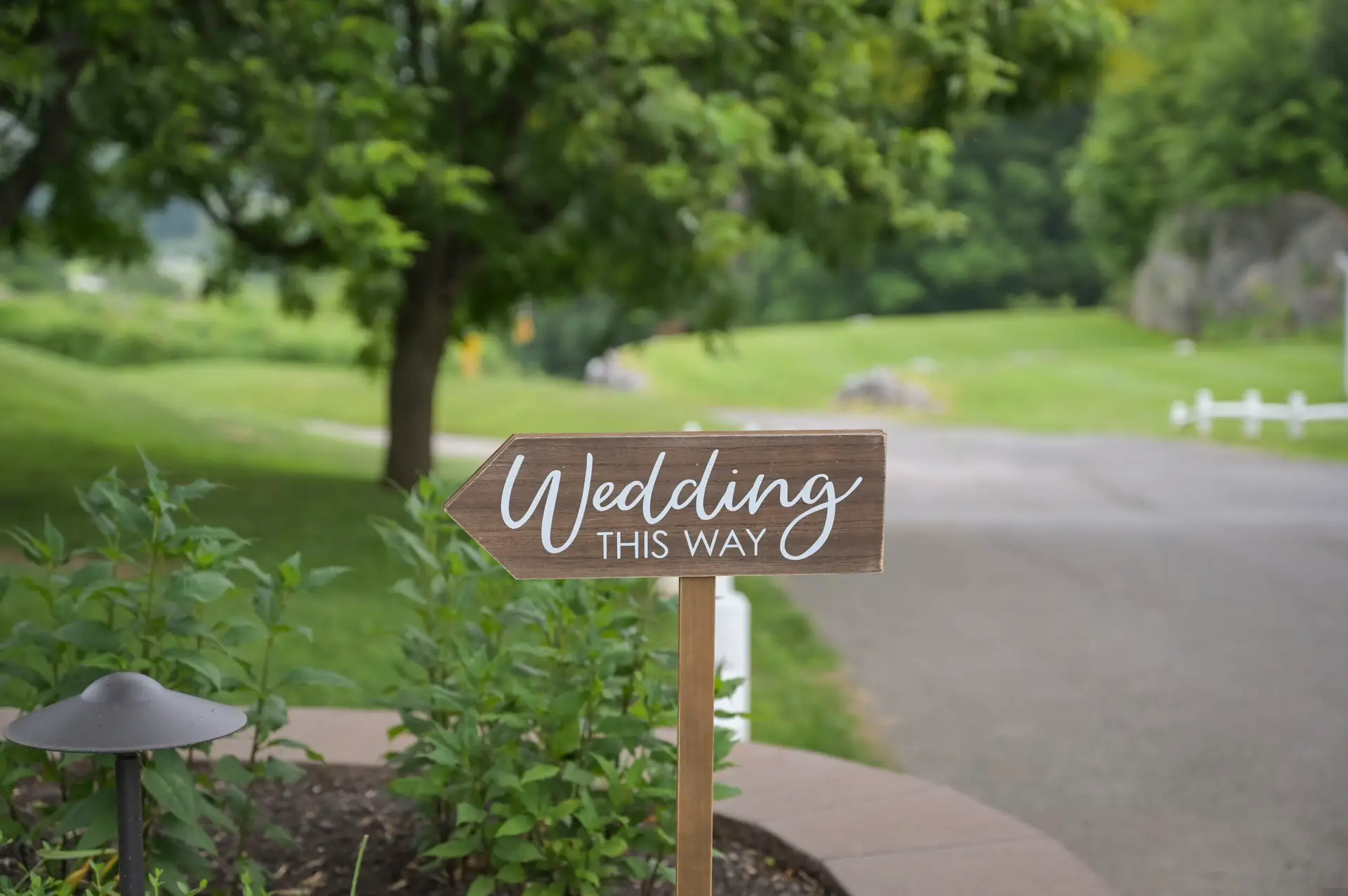 Hef's Hut outdoor wedding decor
